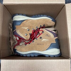Brand New Women's Columbia Newton Ridge Plus Waterproof Hiking Boots Sz 10
